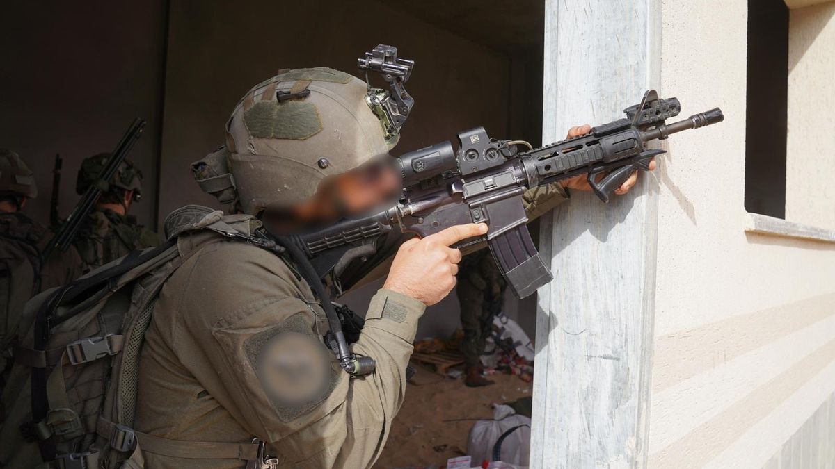 Video: Zraněný voják v Gaze sám zneškodnil dva teroristy